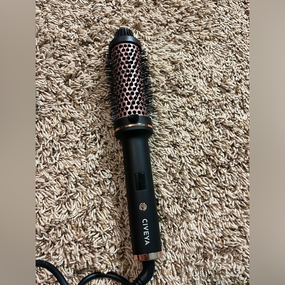 CIVEYA blowout curling brush!!